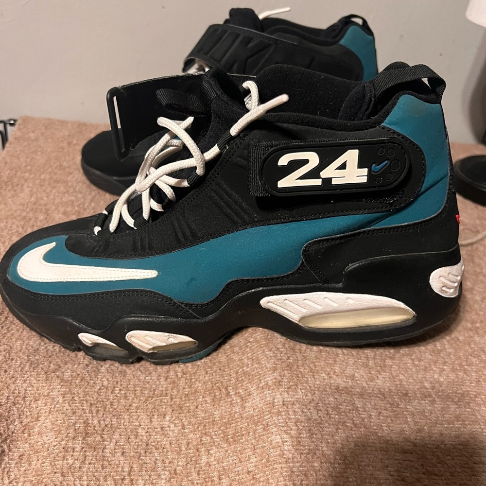 Nike Ken Griffey Jr Max 2 shoes